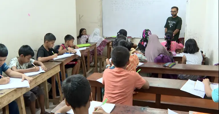 কোচিংয়ের ফাঁদে শিশু কিশোর