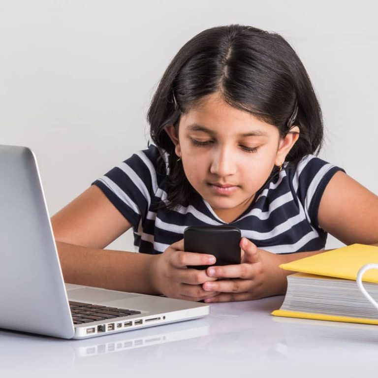 শিশুকে বন্ধুত্ব পরায়ণ করে তুলবেন যেভাবে