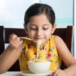 indian-kids-eating-food